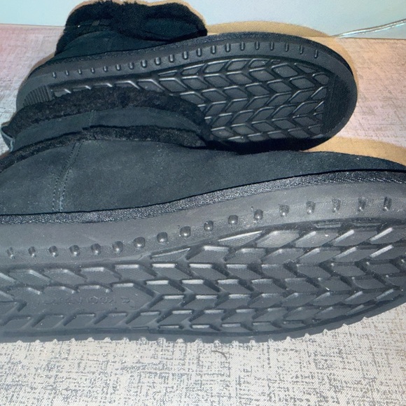 Koolaburra Black Faux-Shearling Slip-On Ankle Booties - Picture 14 of 14